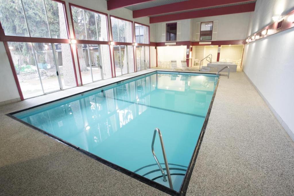 Riviera Village Green Hotel Complex 弗农 外观 照片